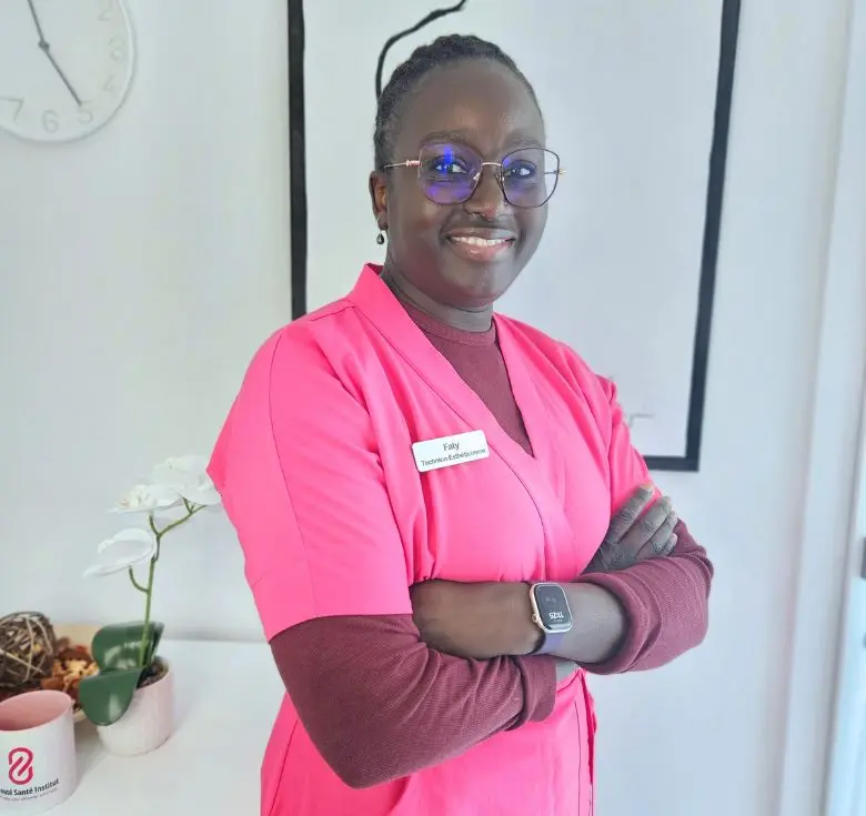 Faty experte technico-esthéticienne à Élancourt