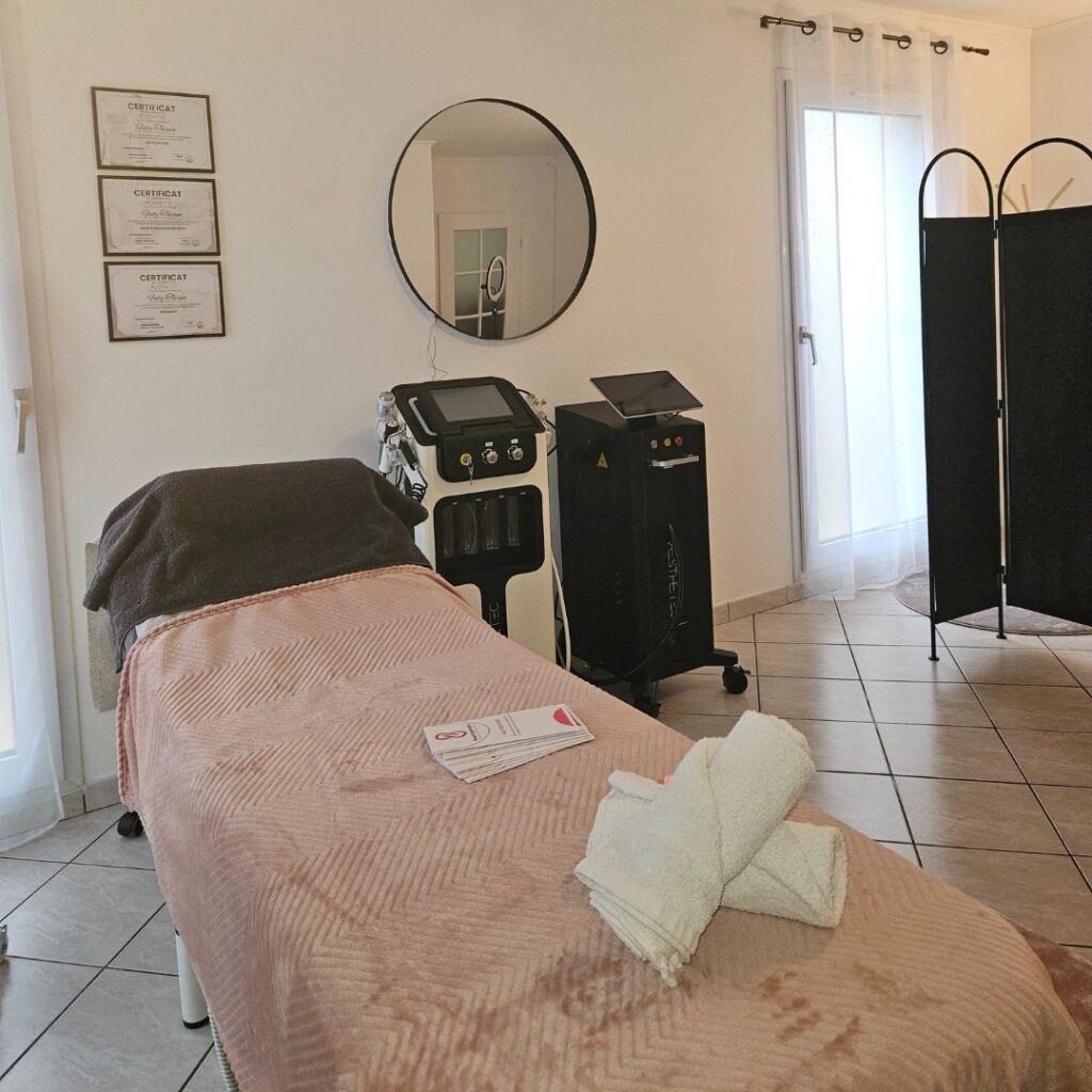 table de soin avec appareil de beaute sante institut
